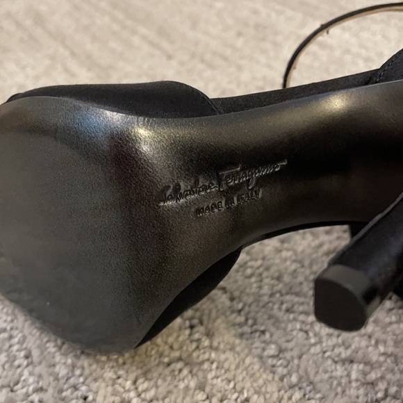 Salvatore Ferragamo heels - Picture 3 of 6